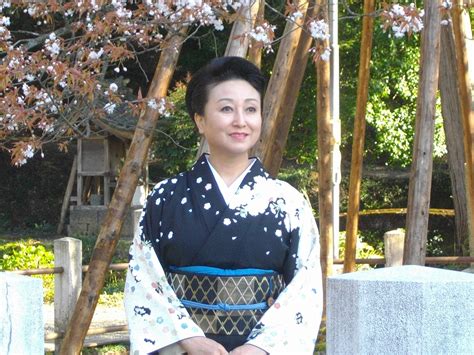 Drop files here to upload. 中将姫誓願桜 写真