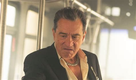Vaughn (jeffrey dean morgan) mora do petka platiti 300.000$ za liječenja svoje kćeri. Cine.gr - Τανίες Heist - Λεωφορείο 657 - AKA : Bus 657