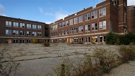 America is crumbling cartoon : Teachers in Detroit on 'sickout' strike against crumbling ...