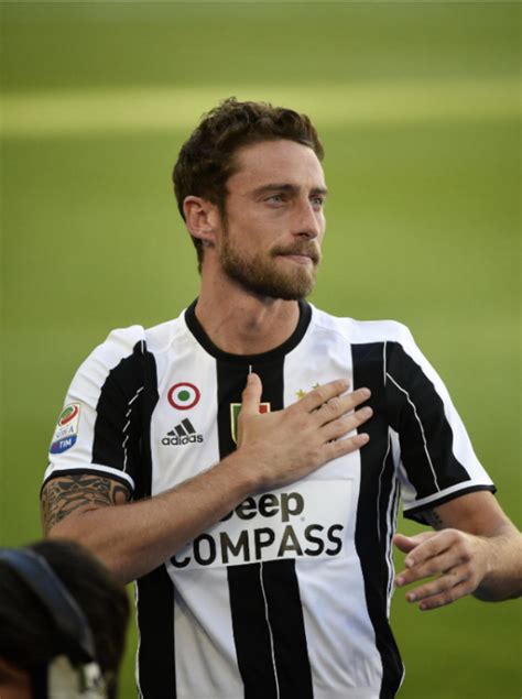 #claudio marchisio #mygif #it's terrible italy didn't make it through for many reasons and one of them is that we don't get to see more of his face in this world cup Claudio Marchisio, il suo post sulla tragedia dei migranti ...