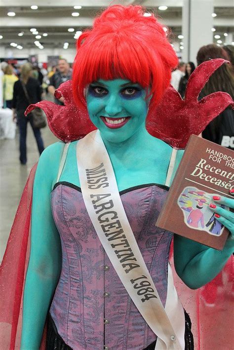 She comes pretty close to nailing it with the fabric of the dress, which, like the film costume, also has a paisley pattern and. Miss Argentina - Beetlejuice Beauty Queen #Cosplay ...