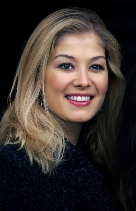 Her nickname is ros and the beautiful actress has won 29 film awards and 55 nominations. Rosamund Pike pictures gallery (4) | Film Actresses