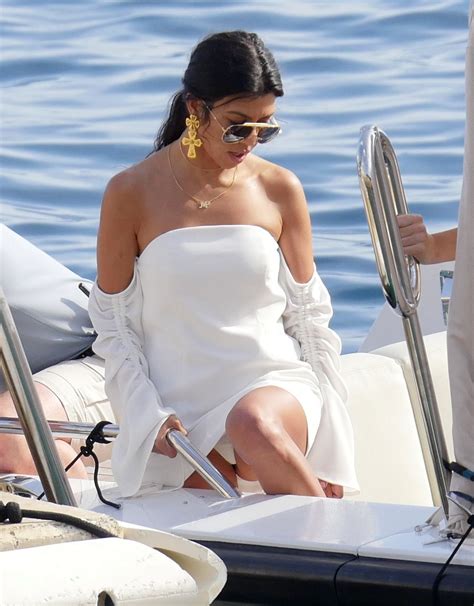 Viimeisimmät twiitit käyttäjältä elizabeth banks (@elizabethbanks). Kourtney Kardashian Upskirt (7 Photos) | #TheFappening ...