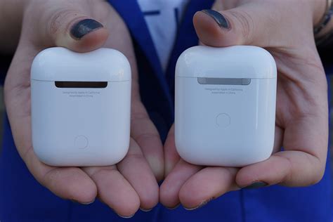 With airpods 2, apple is building on the success of the original by fixing some common gripes and adding new features to it. Обзор Apple AirPods 2-го поколения: стоит ли обновляться ...