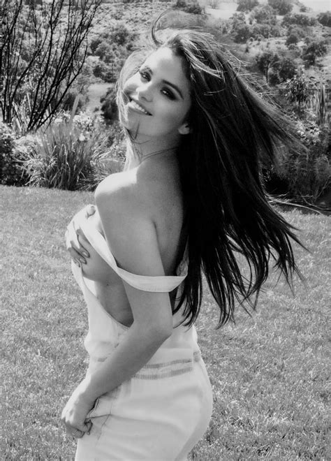 Born and raised in texas. Selena Gomez - Social Media Photos 06/12/2020 • CelebMafia