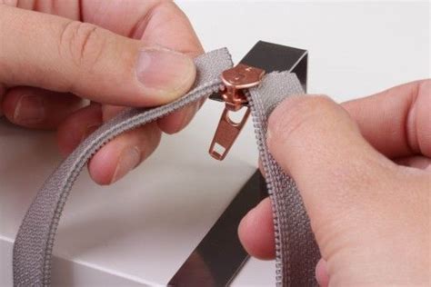 Reißverschluss reparieren zipper anhänger metal zipper zieher. Snaply Wonder Zip Zippereinfädler | Endlosreißverschluss ...