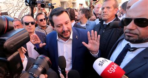 Matteo salvini si dichiara tranquillo. Best way to break up? Italian deputy PM Salvini's ...