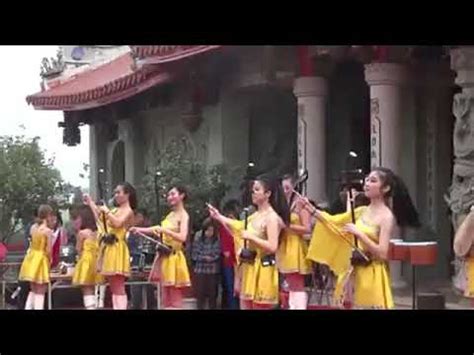 Alat musik tradisional cina mengacu kepada semua jenis alat musik yang digunakan dalam budaya cina. Alat musik tradisional di china - YouTube