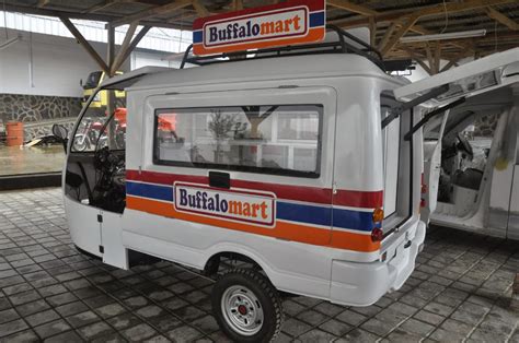 Tapi jika ingin mengendarainya perlu latihan terlebih dahulu karena caranya berbeda dengan kendaraan beroda dua. Motor Niaga Roda Tiga