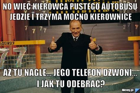 Kierowca autobusu wjechał w samochód osobowy, w efekcie czego dwie osoby trafiły do szpitala. No więc kierowca pustego autobusu jedzie i trzyma mocno ...