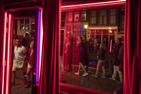 See more of amsterdam tourist information on facebook. Amsterdã vai proibir visitas turísticas ao distrito da luz ...