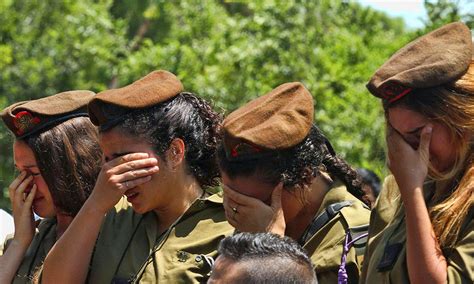 Sebagian bahkan menyalahkan warga palestina karena dianggap memprovokasi israel sehingga melakukan tindakan balasan secara militer. MAWAR HITAM: ISRAEL KALAH TELAK, 5.770 TENTARA ZIONIS TEWAS