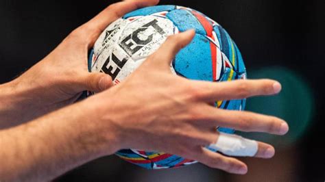 Jüngster spieler des kaders ist mittelmann juri. Handball-WM 2021: Deutschland vs. Ungarn am 19. 01. live ...