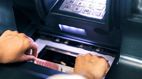 Ambil formulir slip setor tunai untuk diisi dan ambil juga nomor antrian. Setor Tunai di ATM BRI Gunungpati Semarang, Uang Masuk ke ...