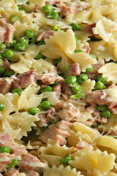 Never would have thought to add. Creamy Pasta with Ham and Peas - Edible Crafts