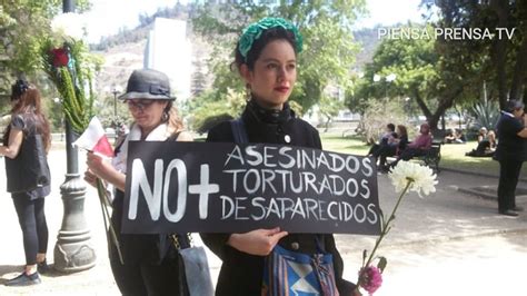 Nathalie joignant (ecologista verde) con 15,60% (28.240 votos) y la pareja de pamela jiles pablo maltés (partido humanista) con 10,49% (18.983). "Mujeres de luto" marchan en Santiago en memoria de los caídos