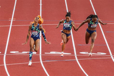 Lsu's sha'carri richardson (center) celebrates as she wins the women's 100 meters during the ncaa outdoor track and field championships in austin, texas, saturday, june 8, 2019. Women's 100 — Sha'Carri Richardson En Fuego - Track ...