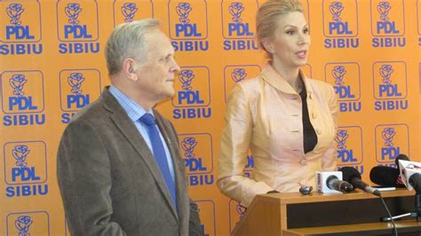 Ce varsta are membra partidului pnl si ce functii importante a ocupat in partid. RAPANDULA ISTERICA,SEFA NOULUI PDL ,PUPINCURISTA LUI ELENA ...