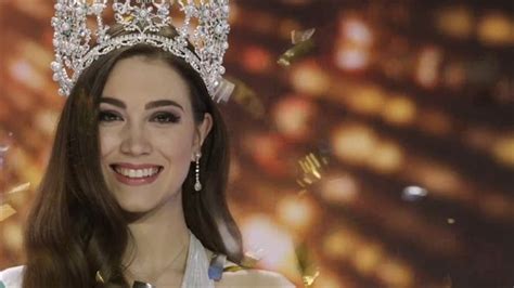 V roce 2019 bude reprezentovat českou republiku na miss world 2019 v. Denisa Spergerová před Miss shazovala boky a stehna ...