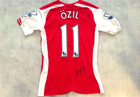 Arsenal trikot und logodesign 2021. Von Mesut Özil: Original getragenes Arsenal-Trikot mit ...