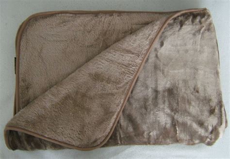 Die hundehaare lassen sich leicht und einfach aus der decke schütteln. kathy's kramladen: Februar 2012