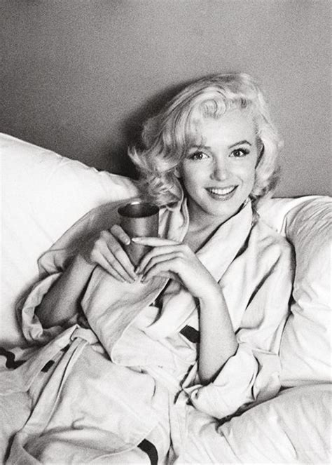 I was on a flight to photograph elizabeth taylor. Marilyn Monroe in bed : ClassicScreenBeauties