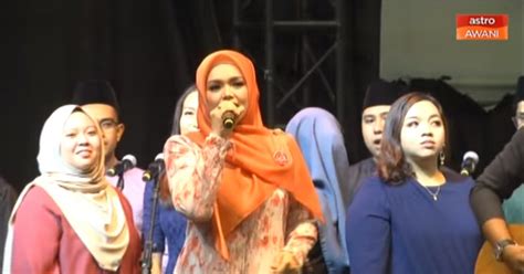 Umno online 03 december 2014. Siti Nurhaliza Nyanyi Lagu Warisan , Netizen Kata 'Tak Ada ...