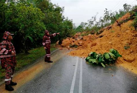 Sehubungan itu, satu kajian telah dilakukan bagi mengenal pasti potensi tanah runtuh di enam cerun terpilih berhampiran kolej kediaman pelajar di sekitar kampus ukm, bangi. Banjir, tanah runtuh akibat hujan lebat di Kuching-Sri ...