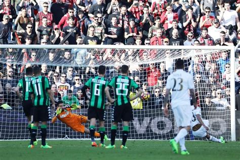 Milan e bologna si incontrano per la 1a giornata di serie a 2020/2021. Sassuolo-Milan, il film della partita - Repubblica.it