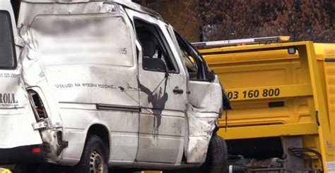 Tworzą się spore korki, bo do zdarzenia doszło na odcinku trasy. Wypadek sparaliżował DTŚ w Katowicach. Dwie osoby ranne ...