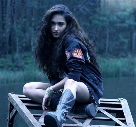 Learn about deeyah khan (director): Bollywood sexy Hot Actress Jiah Khan - alessandra delicadeza