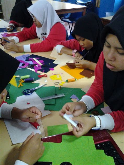 Aktiviti tersebut juga,secara tak langsung dapat mencukil bakat pelajar yang mempunyai kemahiran dalam sesuatu bidang seperti bakat nyanyian,seni lukis. PANITIA GEOGRAFI: Aktiviti mencungkil bakat pelajar..