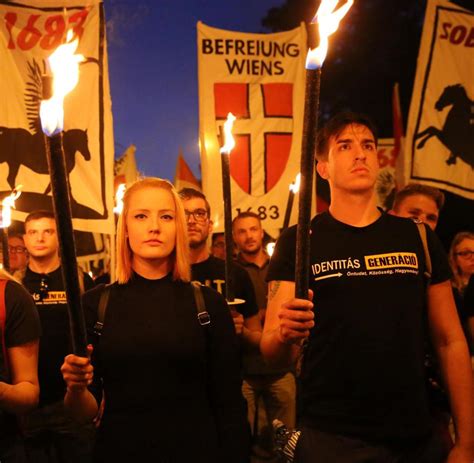 Anhänger der identiären protestieren in paris gegen geplante nach jahrelanger prüfung urteilt verfassungsschutz: Identitäre Bewegung in Europa: Mehr Schein als Sein - WELT