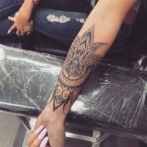 Malé tetování na zápěstí tetování lotosu krajkové tetování. Pin by Nějaká Žaneta on Mandalas tattoo | Henna tattoo ...