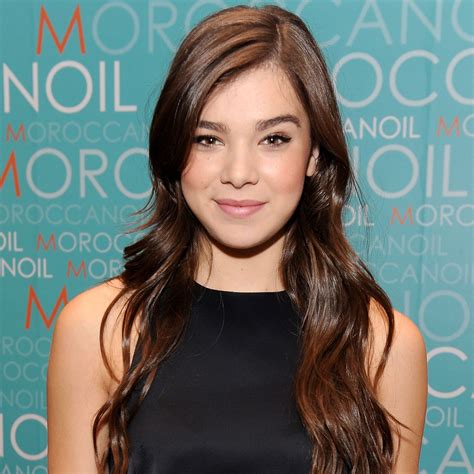 Hailee steinfeld's gorgeous eye makeup at the toronto film festival this week. Hailee Steinfeld No Makeup http://withoutmakeup.org/artist ...