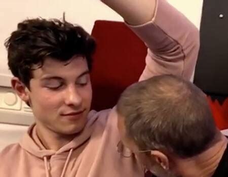 Info favorite share fullscreen detach comments (0). Why Is This Man Sniffing Shawn Mendes' Armpit? | E! News