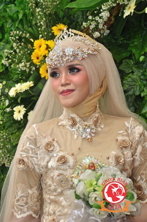 Menjadi pengantin adalah salah satu puncak kehidupan inilah contoh model gaun pengantin muslimah modern terbaru dan syari dengan harga murah. RIAS PENGANTIN MUSLIMAH