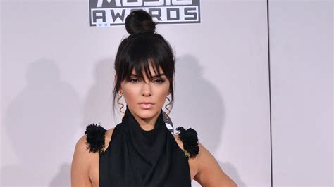 Mészáros legfeljebb a fidesz kétlábon járó pénztárcája. Szuperszexi! Kendall Jenner pucéran a lovon! - Blikk