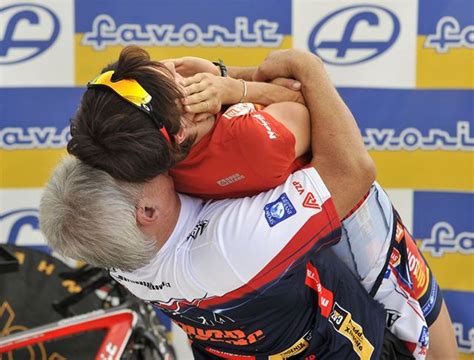 Světový rekord martiny sáblíkové na trati 3000m na mistrovství světa ve víceboji v calgary 2.3.2019. Novak stroke with Sablikova - Martina Sablikova and Petr ...