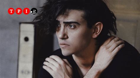 Così per il cantante è cominciato un periodo difficile, così l'ex talento di x factor ha chiesto aiuto ad uno psicoterapeuta visto che non sarebbe mai riuscito a superare da solo il. Michele Bravi: "Ho avuto paura di impazzire, un ragazzo mi ...