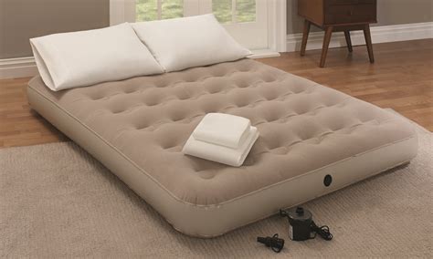 Buying guide for best air mattresses. Air Mattress Pros and Cons - Deciding Whether To Buy, Or Not