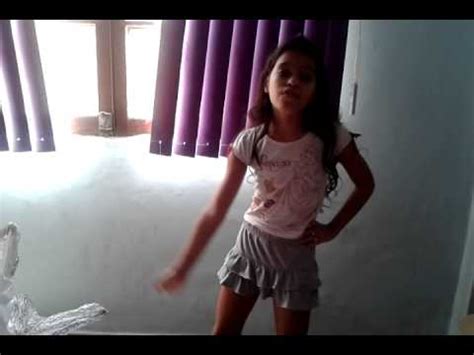 (você tem planos?) / não diga isso (não fale nada) / estou bebendo vinho (gole, gole) de roupão (estiloso, estiloso) Menina dançando show das poderosas Anita - YouTube