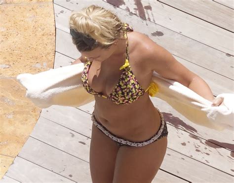 Jamie lynn spears is standing up for her big sister, britney spears, against any media mistreatment. Hot celeb teen Jamie Lynn Spears bikini boobs gallery ...