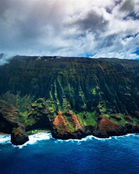 There are eight main islands: Helicopter flights on Kauai(Hawaii) are totally phenomenal ...