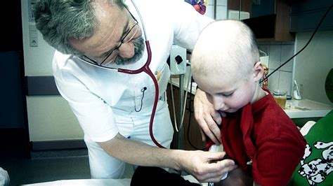 It is common in children, but leukemia most often occurs in adults older than 55. Diagnostico-de-leucemia | La Guía de las Vitaminas