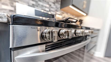 Come pulire il forno molto incrostato. Pulire il forno incrostato con rimedi naturali e super ...