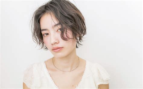 2020夏【大人ショート】ストレートアイロンで簡単波巻き｜プロ ...