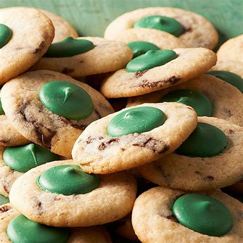 To freeze delicate frosted or decorated cookies, place in single layers in freezer containers and cover with waxed paper before adding another layer. 16 Red and Green Christmas Cookies Everyone Will Love ...