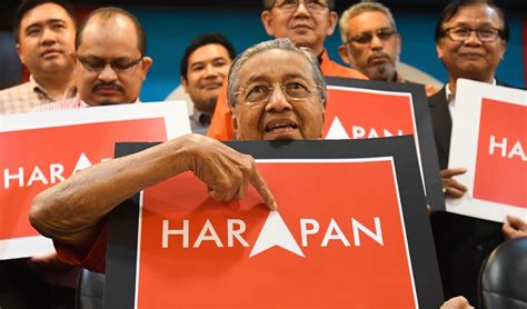 Peringkat negeri anugerah perkhidmatan cekap dewan perniagaan & perindustrian pejabat kwsp negeri 1997 perak anugerah pejabat. HARAPAN Berjaya DiMuktamadkan, Tun M Dilantik Sebagai ...