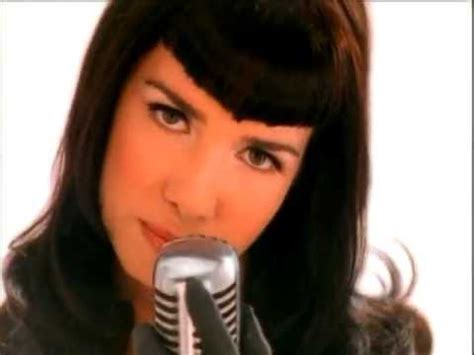 Natalia oreiro pursued her music career with her second album, tu veneno. Natalia Oreiro - Tu Veneno (2000) | IMVDb